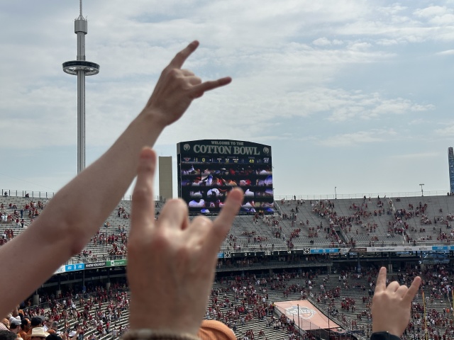 2022-10-08-UT-Longhorn-Football-OU-49to0-17.JPG