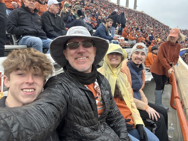 2022/09(September)/UT-Longhorn-Football/640x480_2022-11-25-UT-Longhorn-Football-92-Ian-Travis-Suzi-Dax.JPG