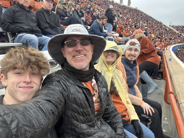 2022/09(September)/UT-Longhorn-Football/640x480_2022-11-25-UT-Longhorn-Football-93-Ian-Travis-Suzi-Dax.JPG