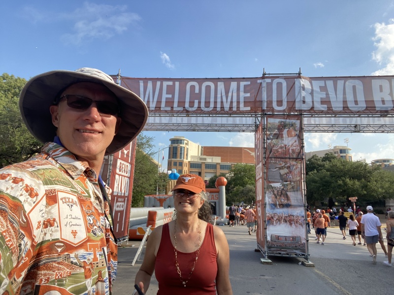 2022/09(September)/UT-Longhorn-Football/2022-09-10-UT-Longhorn-Football-01-Travis-Suzi-Alabama-Game-lost-by-1pt-Travis-Suzi.JPG