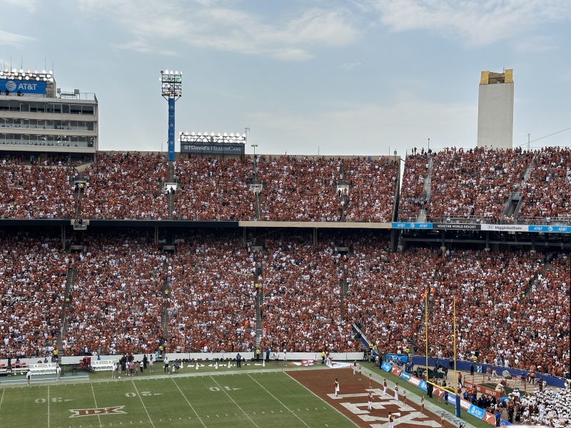 2022-10-08-UT-Longhorn-Football-OU-49to0-10.JPG