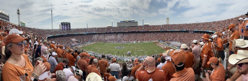 2022-10-08-UT-Longhorn-Football-OU-49to0-11.JPG