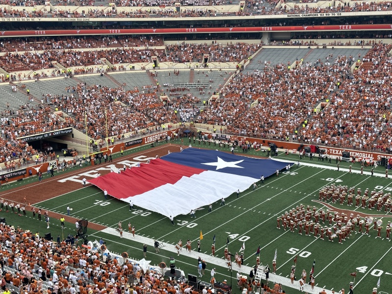 2022/09(September)/UT-Longhorn-Football/800x600_2022-10-15-UT-Longhorn-Football-62.JPG