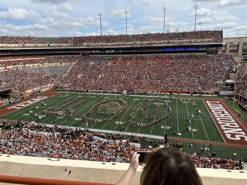 2022/09(September)/UT-Longhorn-Football/800x600_2022-10-15-UT-Longhorn-Football-63.JPG