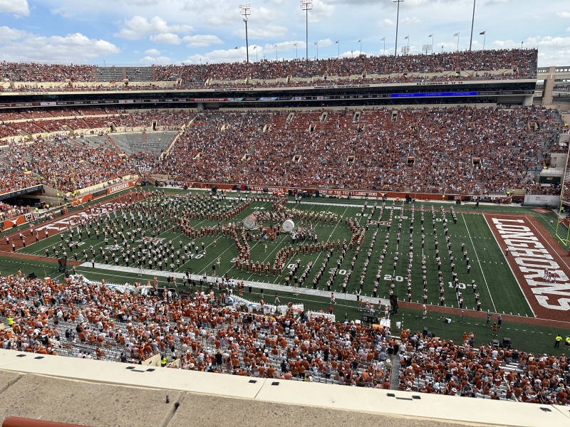 2022/09(September)/UT-Longhorn-Football/800x600_2022-10-15-UT-Longhorn-Football-66.JPG