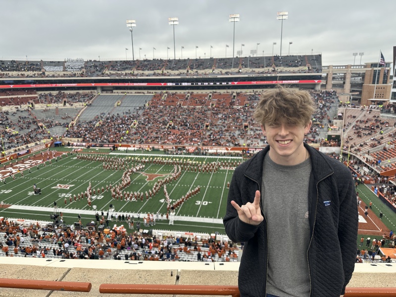 2022/09(September)/UT-Longhorn-Football/800x600_2022-11-25-UT-Longhorn-Football-91-Ian.JPG