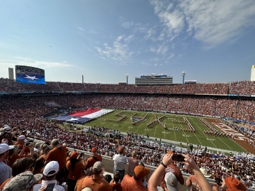 2022-10-08-UT-Longhorn-Football-OU-49to0-07.JPG