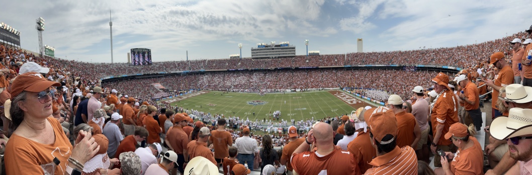 2022-10-08-UT-Longhorn-Football-OU-49to0-11.JPG