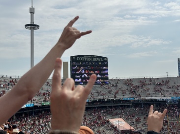 2022-10-08-UT-Longhorn-Football-OU-49to0-17.JPG