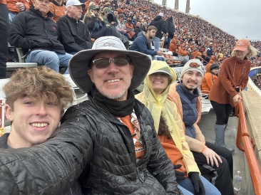 2022-11-25-UT-Longhorn-Football-92-Ian-Travis-Suzi-Dax.JPG