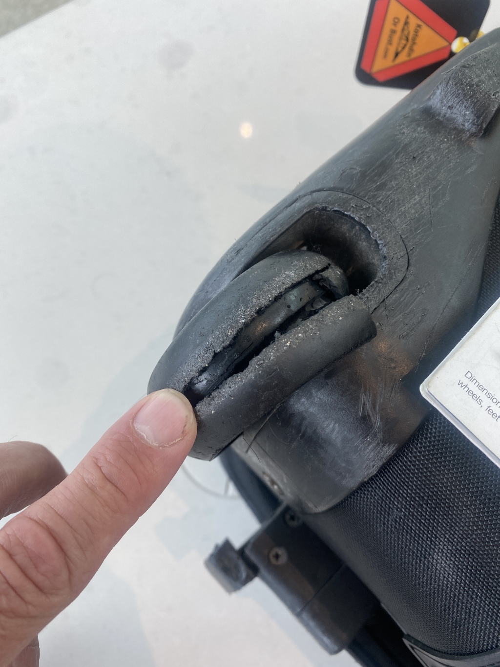 2022-09-16-VA-SAVD-Puerto-Rico-25-broken-rollerboard-wheel.JPG