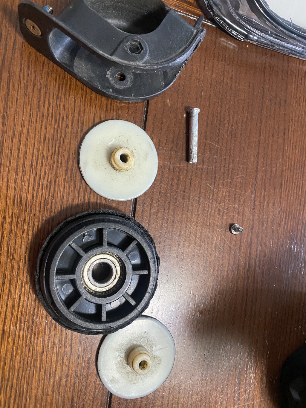 2022-09-16-VA-SAVD-Puerto-Rico-27-broken-rollerboard-wheel.JPG
