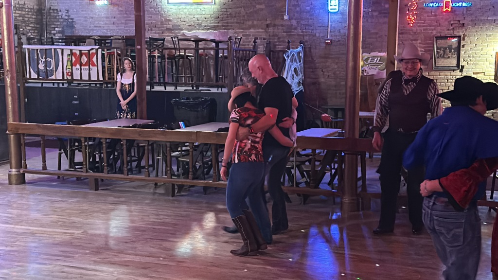 2022/10(October)/Coupland-Dance-Hall/1024x768_2022-10-29-Coupland-Dance-Hall-4-Suzi-Mike-Graciela.JPG