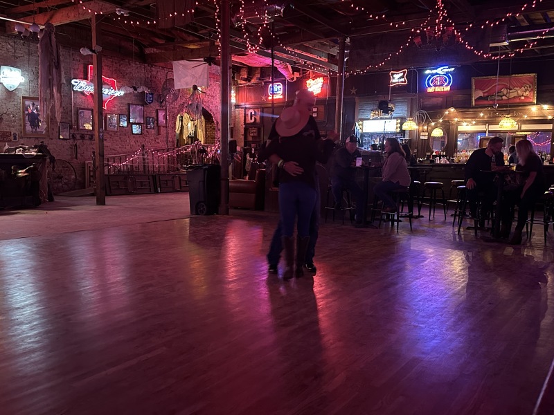 2022/10(October)/Coupland-Dance-Hall/800x600_2022-10-29-Coupland-Dance-Hall-2-Mike-Graciela.JPG