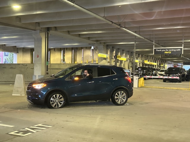 2022/10(October)/VA-SAVD-Bedford-MA/2022-10-17-VA-SAVD-Bedford-MA-1-car-with-flat-tire.JPG