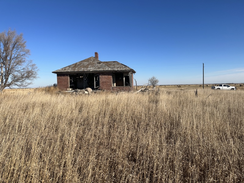 2022-11-06-SouthDakota-Pheasant-Hunting-10-Battery-House.JPG