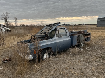 2022-11-07-SouthDakota-Pheasant-Hunting-20-GrandpaMelvin-pickup.JPG