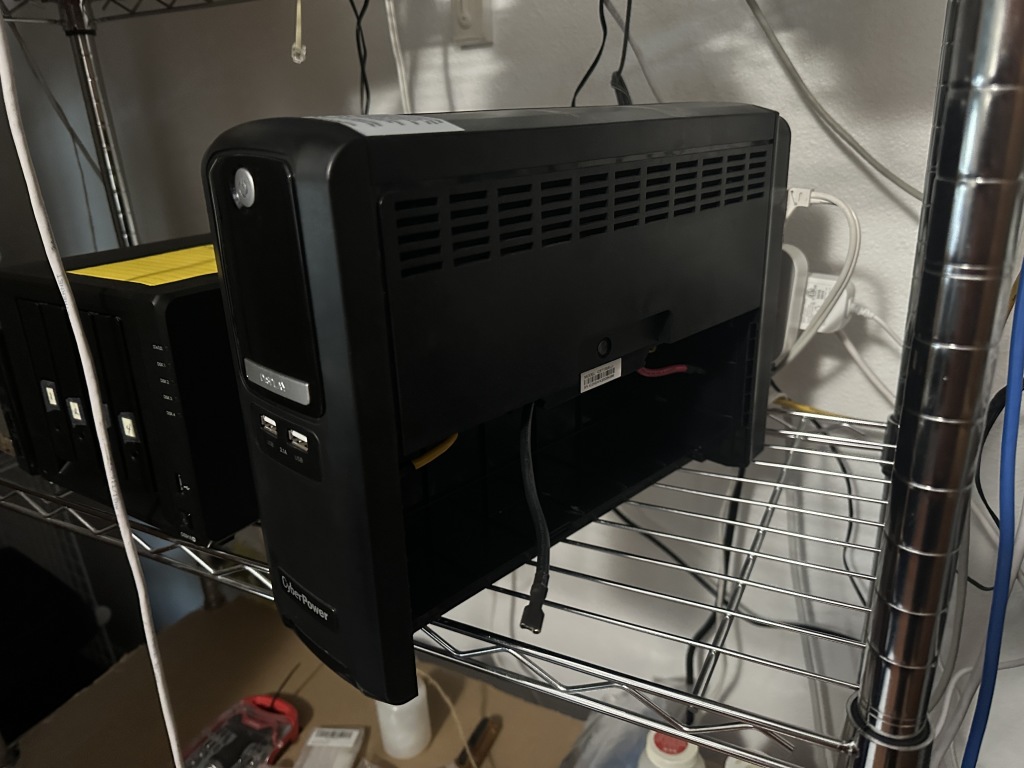 2022/11(November)/Misc/1024x768_2022-11-03-02-UPS-battery-replacement.JPG