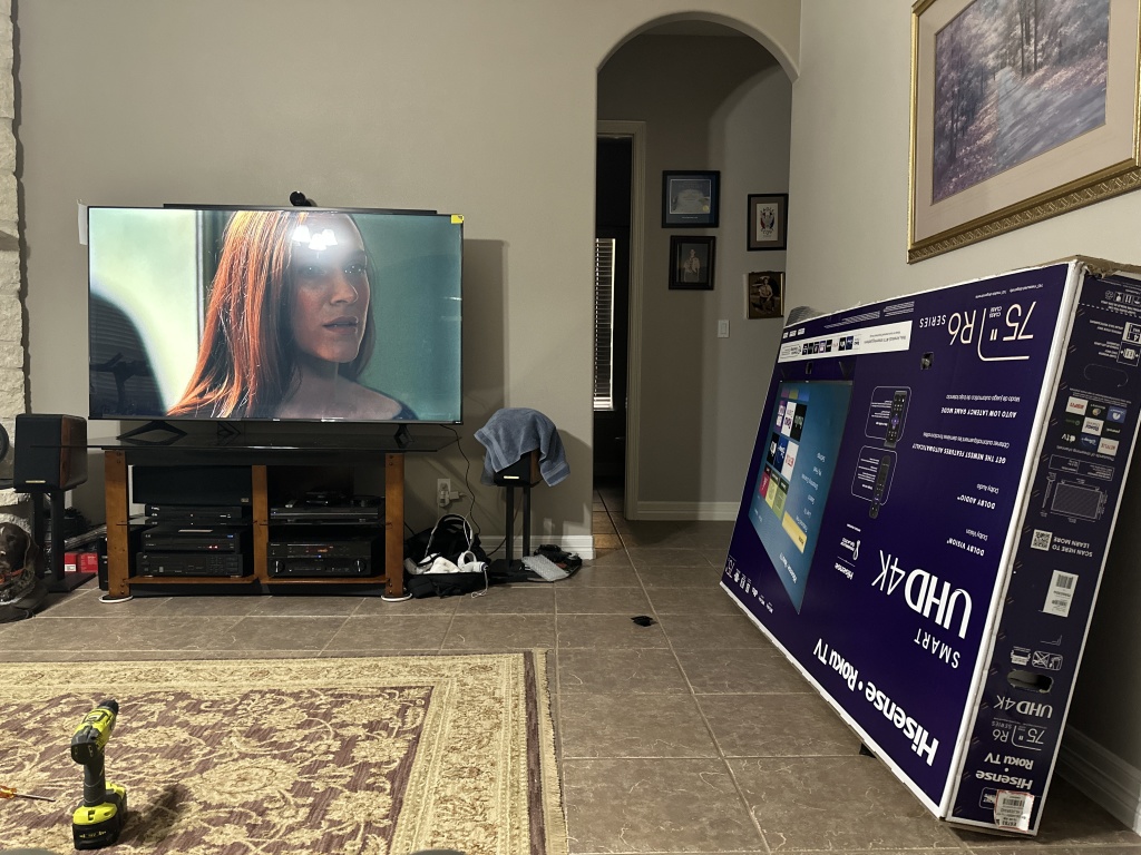 2022/11(November)/Misc/1024x768_2022-11-13-02-75in-TV-installed.JPG