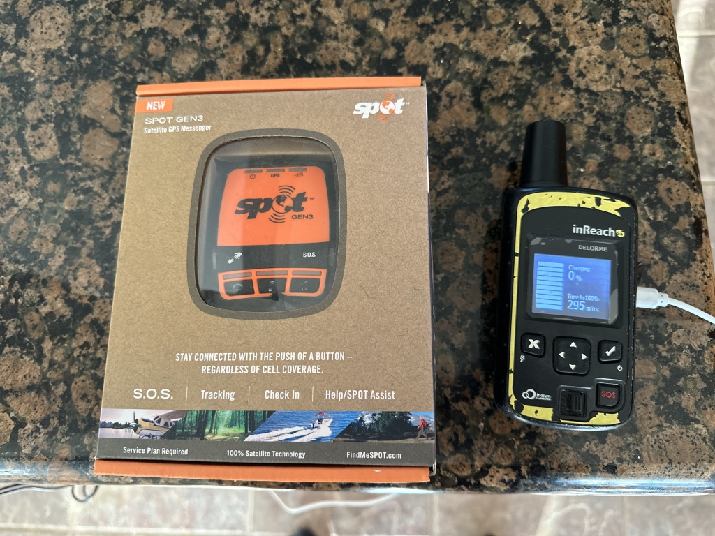 2022/11(November)/Misc/1024x768_2022-11-27-01-SPOT-and-Garmin-Inreach.JPG