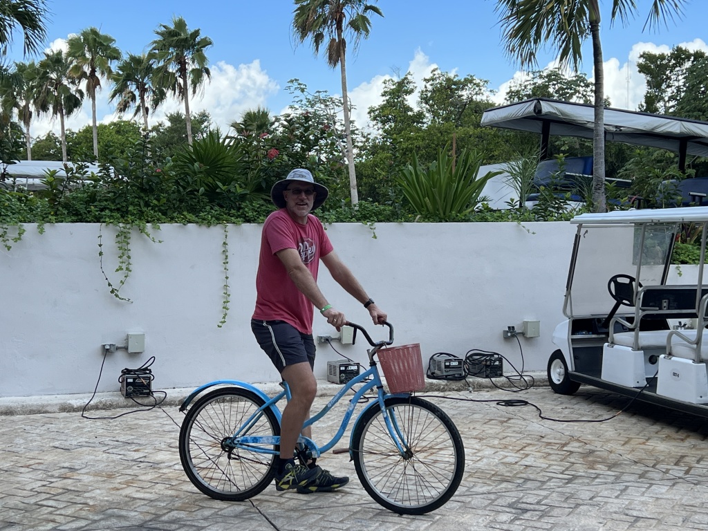2022/12(December)/Cancun-Mexico/1024x768_2022-11-30-Cancun-with-Friends-08-Travis-biking.JPG