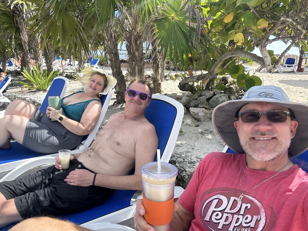 2022/12(December)/Cancun-Mexico/1024x768_2022-11-30-Cancun-with-Friends-23-Marci-Doug-Travis.JPG
