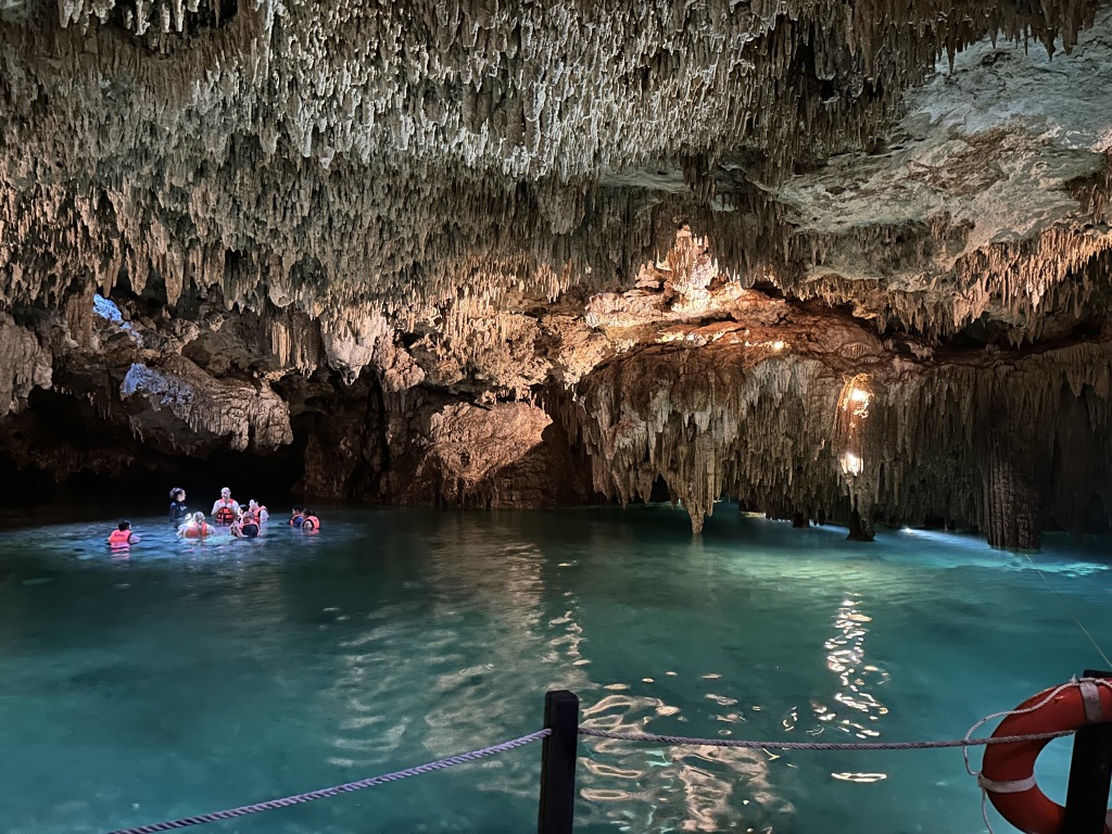 2022/12(December)/Cancun-Mexico/1024x768_2022-12-02-Cancun-with-Friends-70-Cenotes.JPG