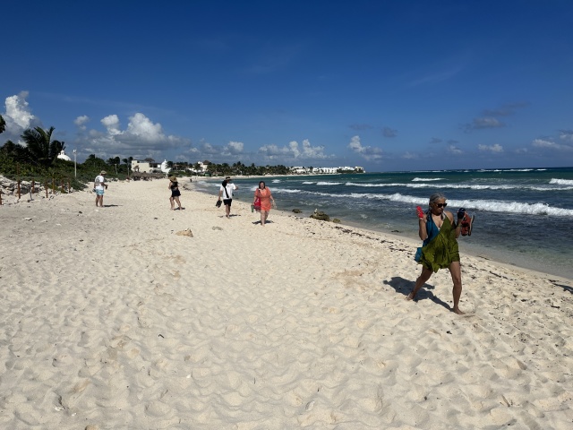 2022-12-01-Cancun-with-Friends-36-Ren-Kiffin-Doug-Marci-Kavita.JPG