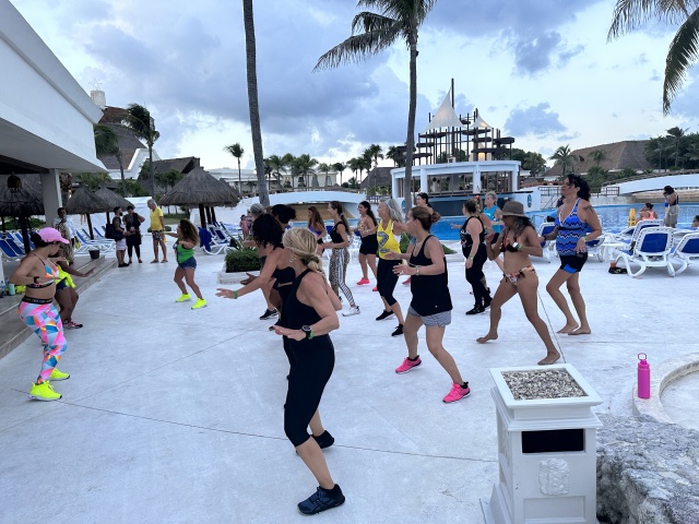 2022-12-02-Cancun-with-Friends-191-zoomba-Kavita-Kiffin.JPG