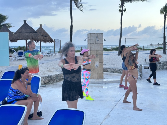 2022-12-02-Cancun-with-Friends-194-Kiffin-Suzi-Kavita.JPG