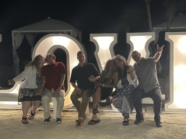2022-12-02-Cancun-with-Friends-199-Marci-Ren-Ben-Kavita-Suzi-Travis-LOVE-sign.JPG