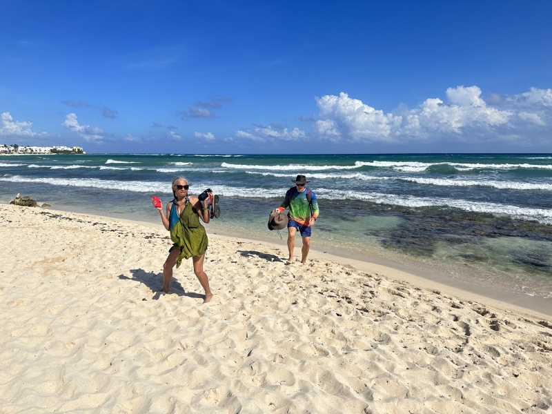 2022-12-01-Cancun-with-Friends-37-Kavita-Ben.JPG