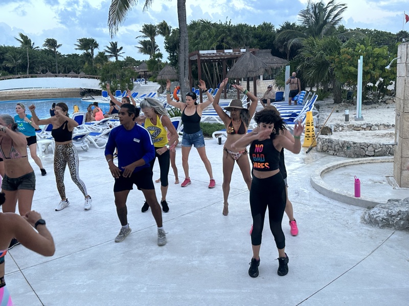 2022-12-02-Cancun-with-Friends-192-zoomba-Kavita.JPG