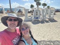 2022-11-30-Cancun-with-Friends-17-Travis-Suzi.JPG