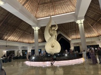 2022-12-02-Cancun-with-Friends-196-lobby.JPG