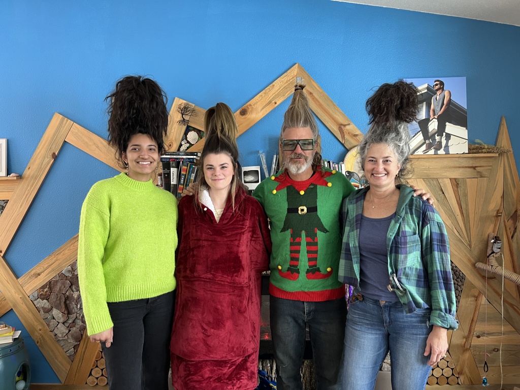 2022-12-24-Christmas-14-Whoville-Aditi-Kyla-Justin-Suzi.JPG