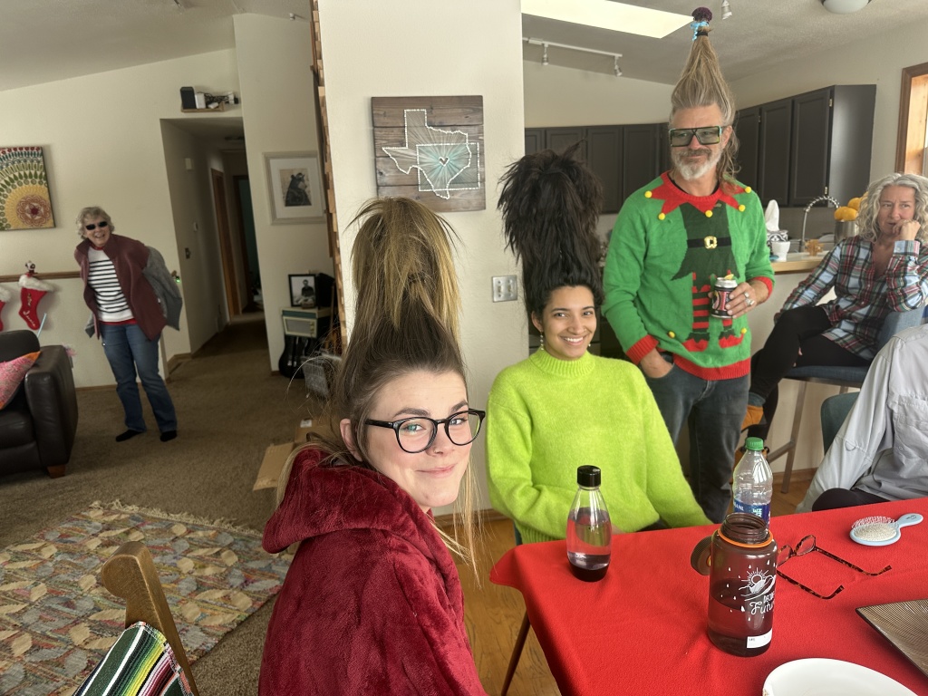2022-12-24-Christmas-34-Whoville-Janeen-Kyla-Aditi-Justin-Angie.JPG