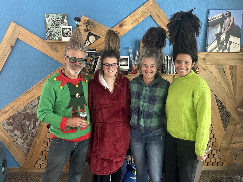 2022-12-24-Christmas-37-Whoville-Justin-Kyla-Suzi-Aditi.JPG