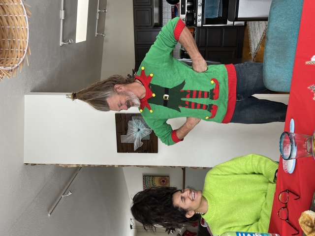 2022/12(December)/Christmas/640x480_2022-12-24-Christmas-08-Whoville-Aditi-Justin.JPG