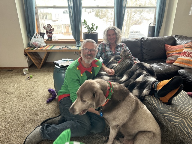 2022/12(December)/Christmas/640x480_2022-12-24-Christmas-52-Justin-Angie.JPG