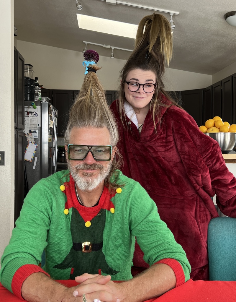 2022/12(December)/Christmas/800x600_2022-12-24-Christmas-17-Whoville-Justin-Kyla.JPG
