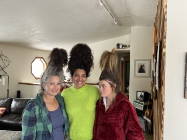 2022-12-24-Christmas-05-Whoville-Suzi-Aditi-Kyla.JPG