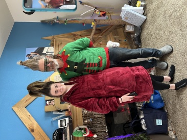 2022-12-24-Christmas-12-Whoville-Kyla-Justin.JPG