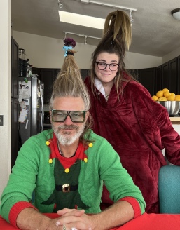 2022-12-24-Christmas-17-Whoville-Justin-Kyla.JPG