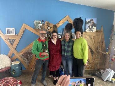 2022-12-24-Christmas-36-Whoville-Justin-Kyla-Suzi-Aditi.JPG