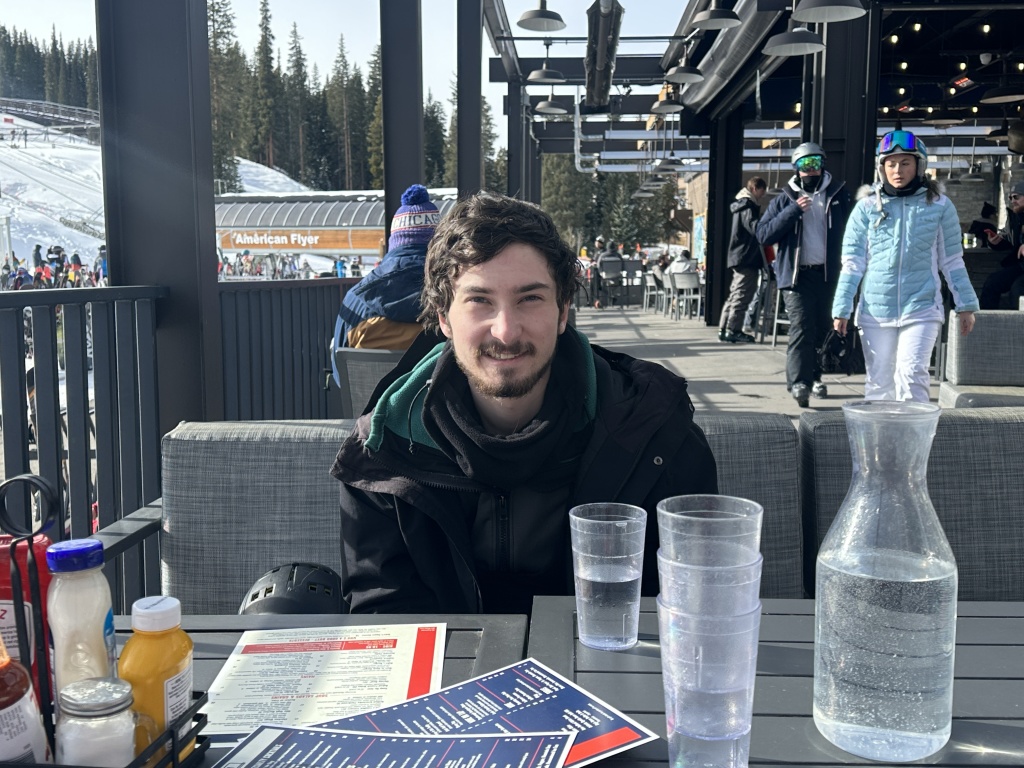 2022/12(December)/Colorado/1024x768_2022-12-18-28-Skiing-Dax.JPG