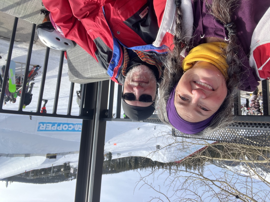 2022/12(December)/Colorado/1024x768_2022-12-18-34-Skiing-Suzi-Travis.JPG