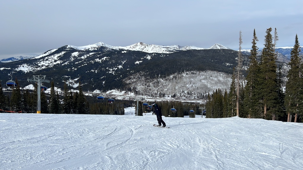 2022/12(December)/Colorado/1024x768_2022-12-18-41-Skiing-Dax.JPG