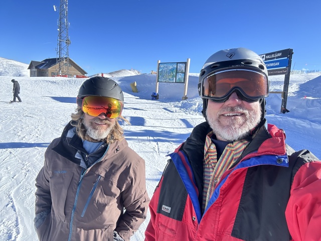 2022/12(December)/Colorado/640x480_2022-12-17-08-Skiing-Justin-Travis.JPG