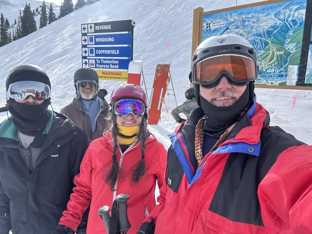 2022/12(December)/Colorado/640x480_2022-12-18-29-Skiing-Dax-Justin-Suzi-Travis.JPG
